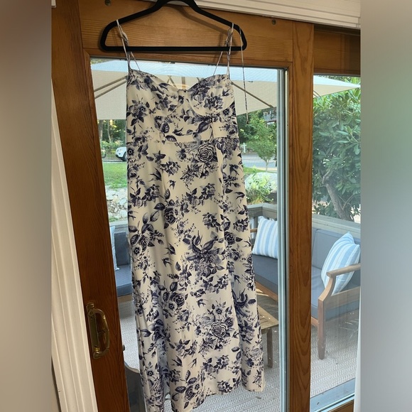 Petal & Pup Blue Floral Midi Dress with slit, bridal - Size XL - Picture 6 of 8